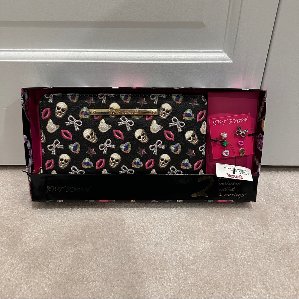 NWT Betsey Johnson Black Skull and Bow Wallet and Earrings Set